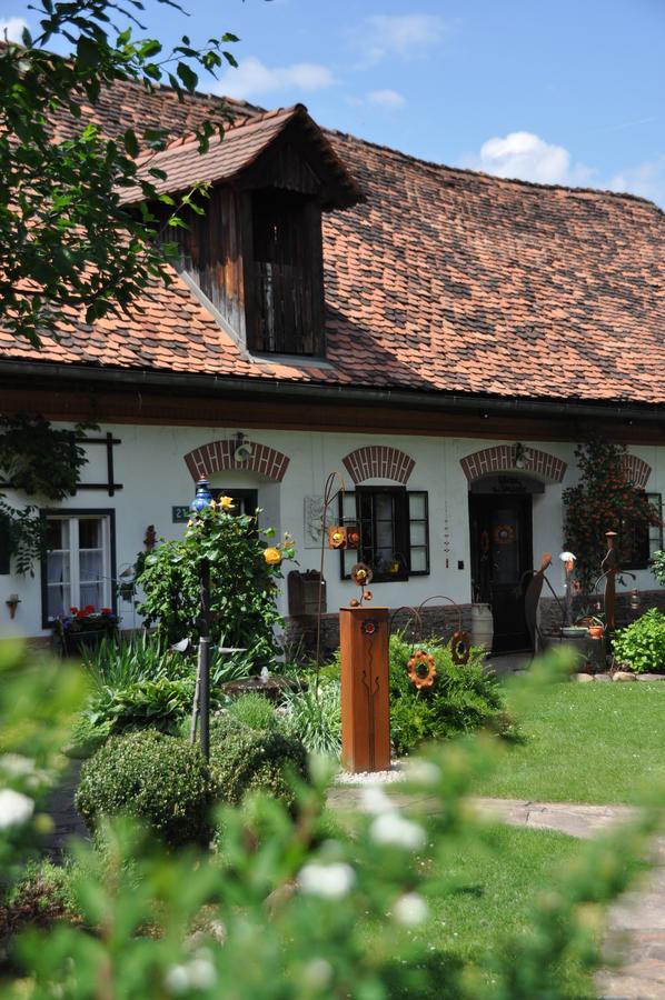 Hotel Restaurant Zum Schwan Schwanberg Exterior photo